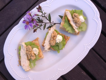 Canapè pollo, sedano e noci