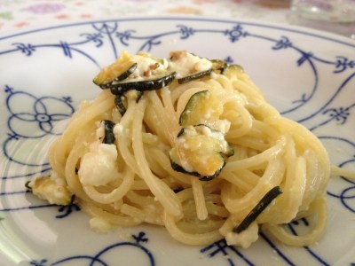 Spaghetti con zucchine e robiola